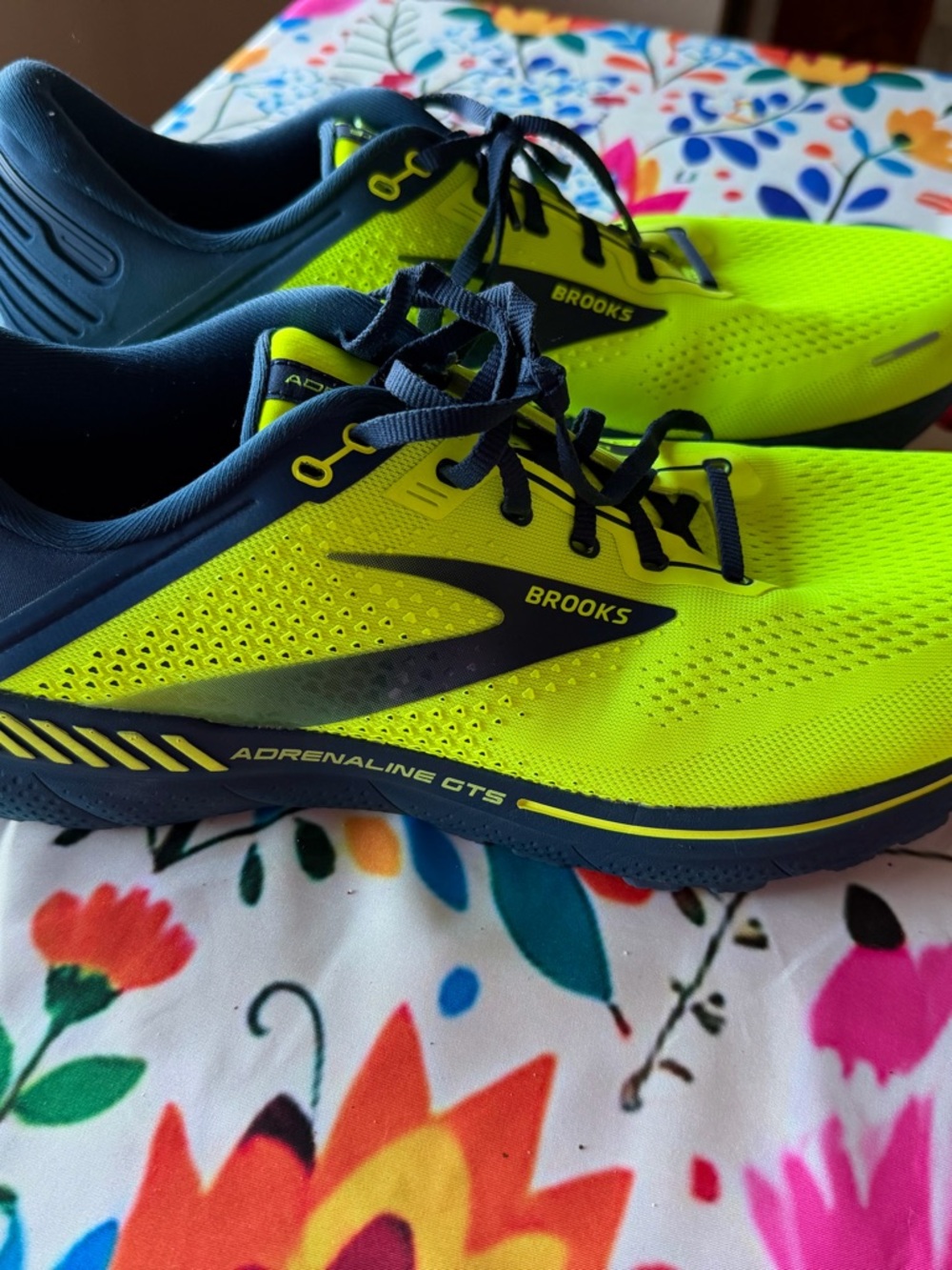 Brooks Men's Adrenaline CTS Neon Yellow and Black Running Shoes